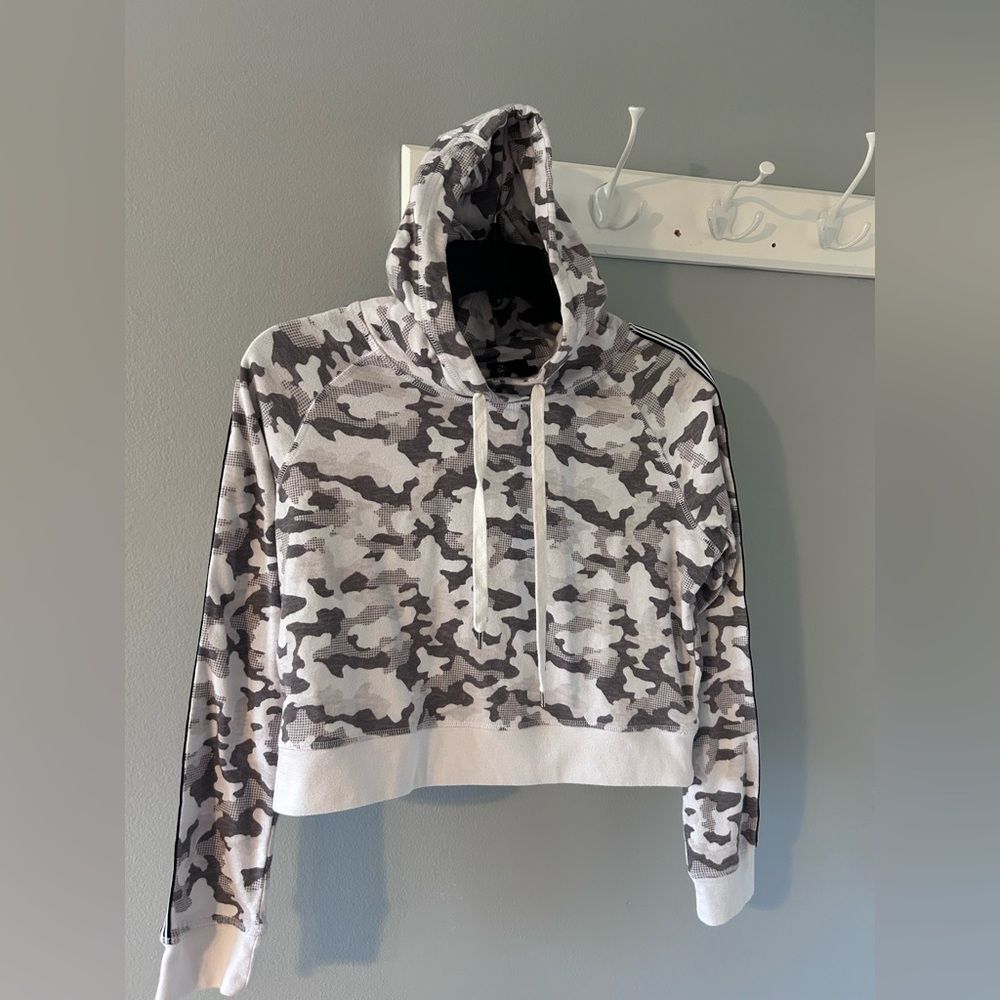 Askya Gray and White Camo Drawstring Hoodie Size XS
